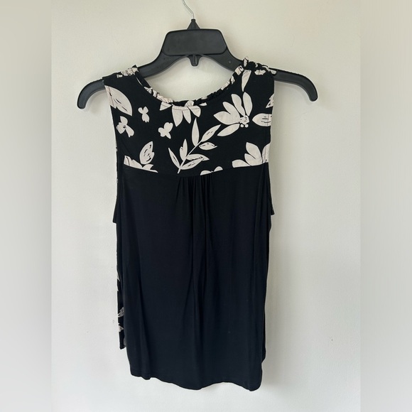 A New Day brand floral top size medium - Picture 3 of 3